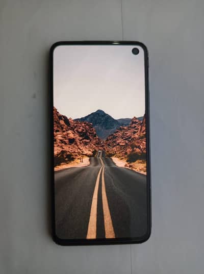 Samsung Galaxy S10e (6GB/128GB) – Flawless Display, Dual SIM Patched