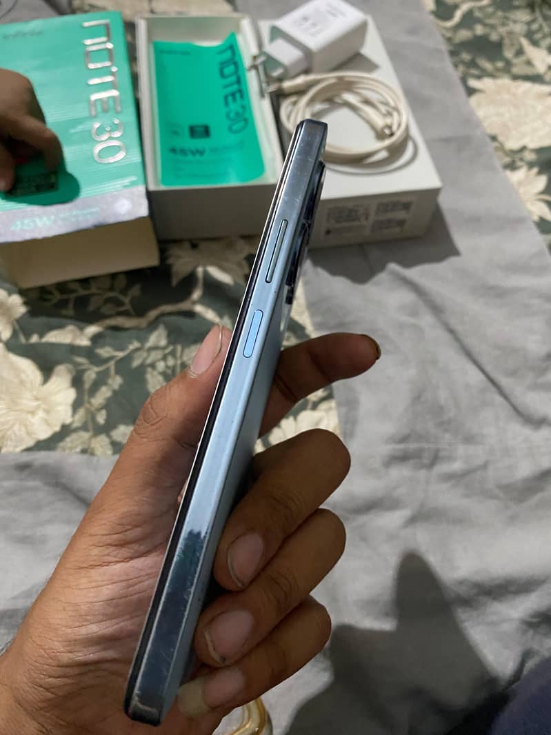 Infinix Note 30 8
