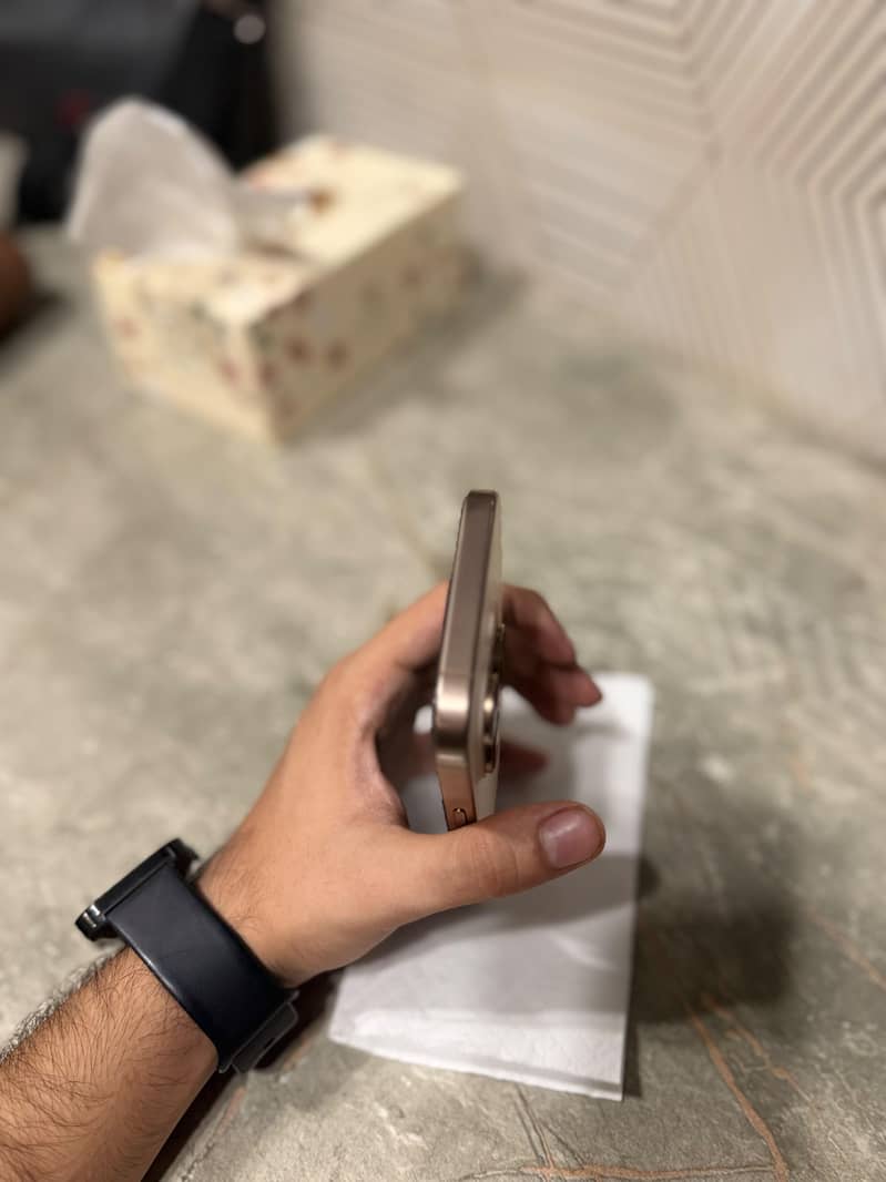 Apple iPhone 16 Pro 4