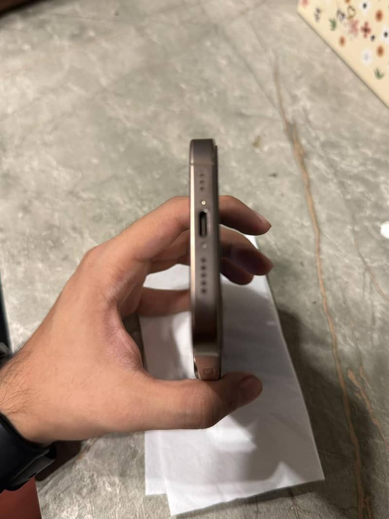 Apple iPhone 16 Pro 5