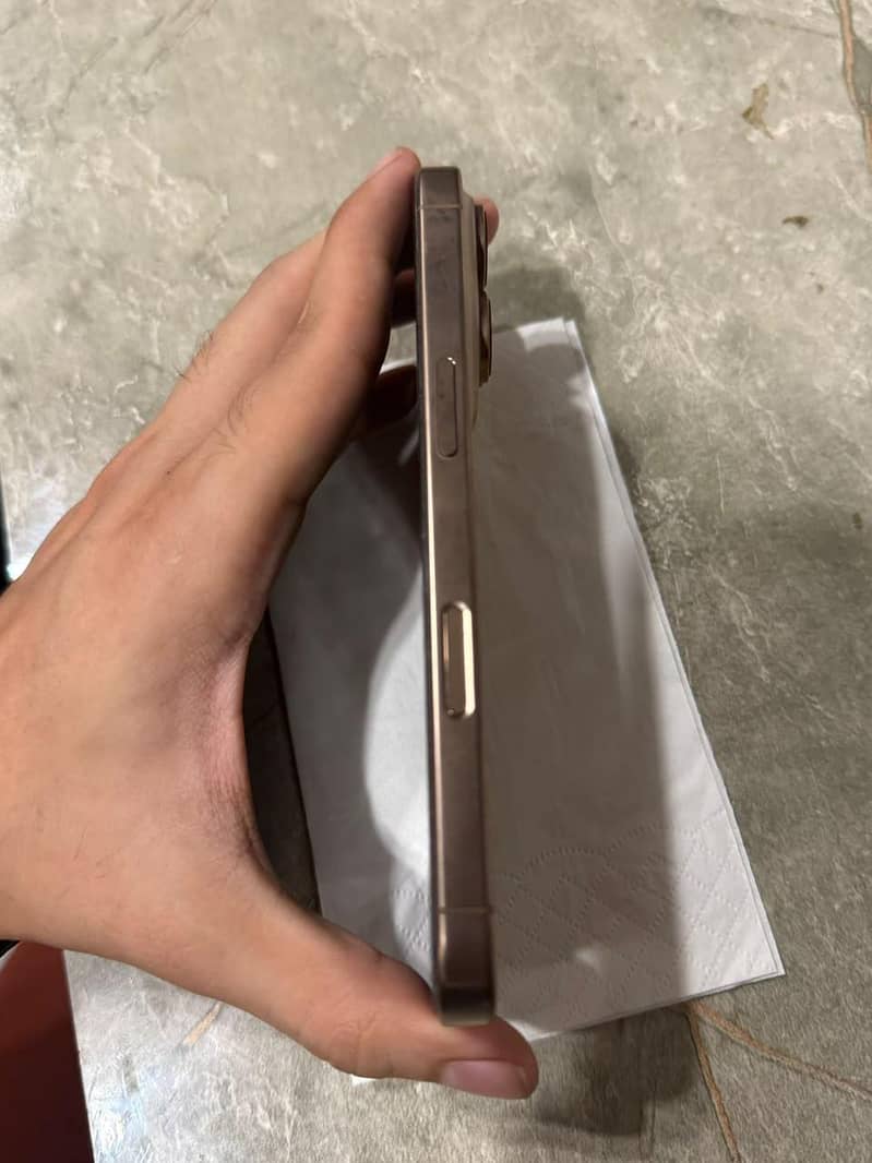 Apple iPhone 16 Pro 6