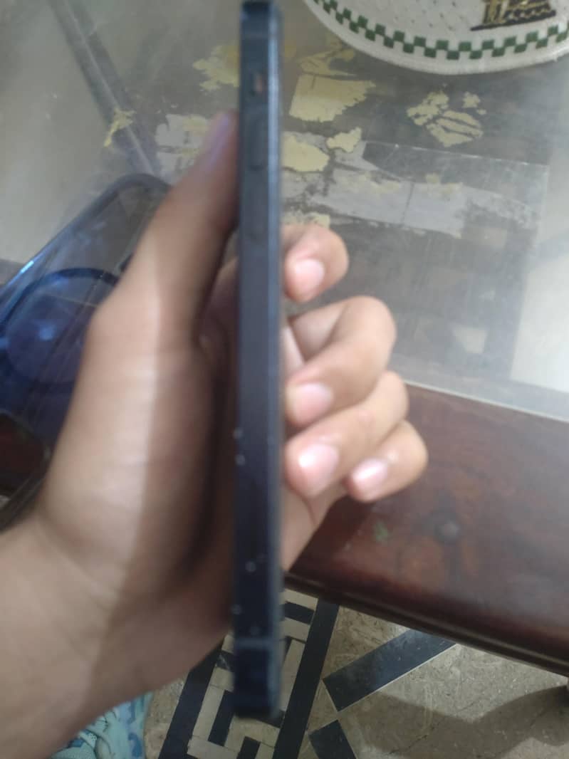 Apple iPhone 12 4