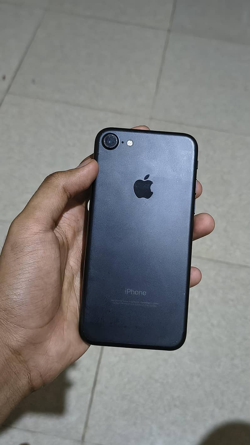 Apple iPhone 7 0