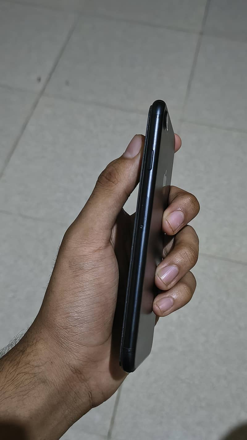 Apple iPhone 7 3