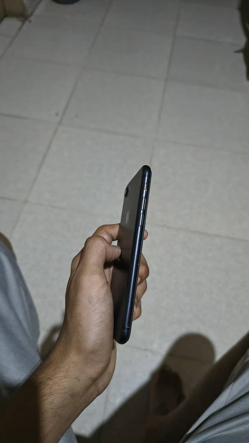Apple iPhone 7 2