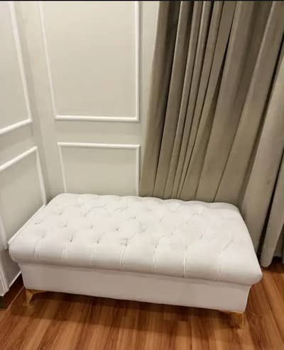 Moaqam brand settee