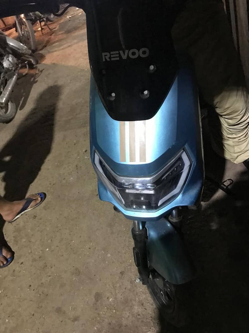 Revoo Yo6 1