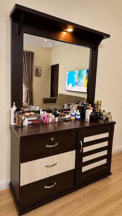 KING SIZE DRESSING TABLE FOR URGENT SALE