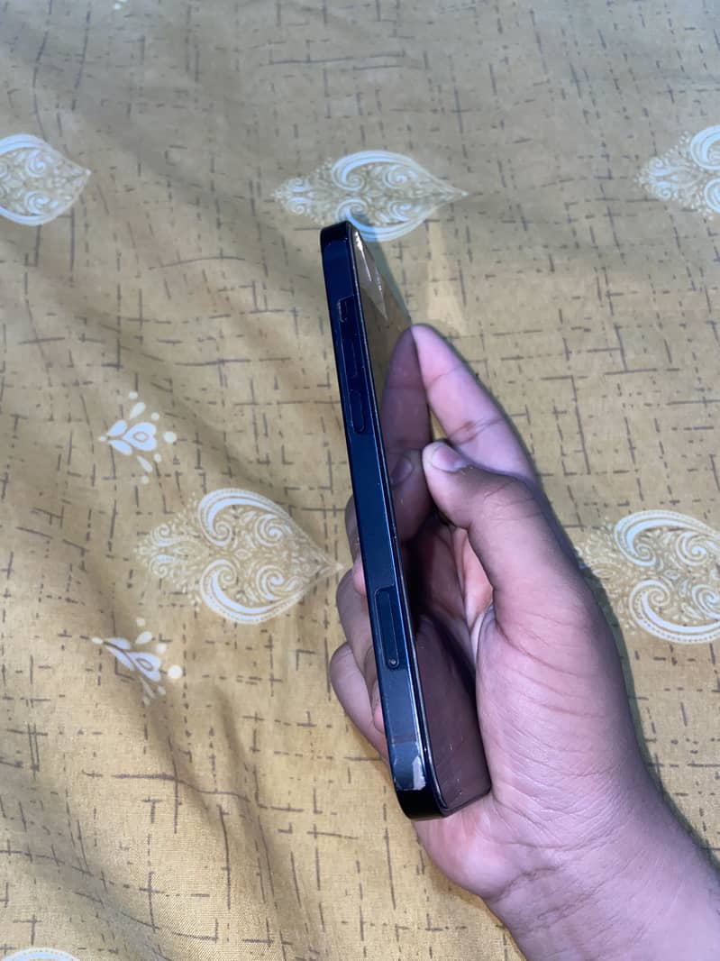 Iphone 13 4