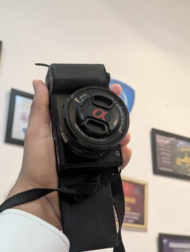 Sony ZV-E10 Mirrorless Camera 2