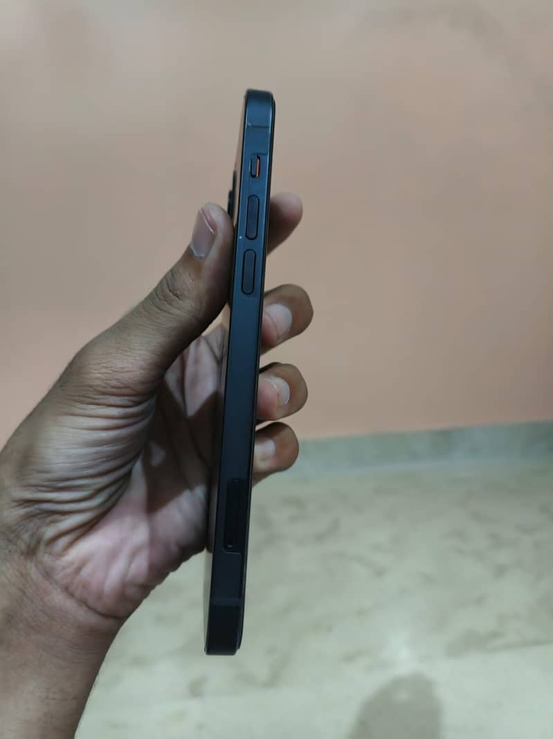 iPhone 12 3