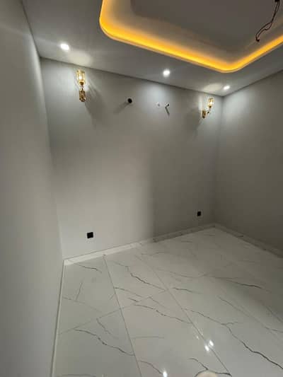 10 Marla Upper Portion Available For Rent In Lahore