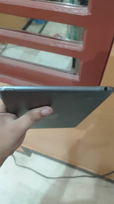 iPad mini 5 64gb WiFi only IOS 26 updated