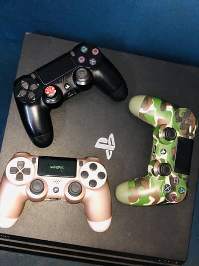 Ps4 pro 4k all working 1TB with 3 controllers