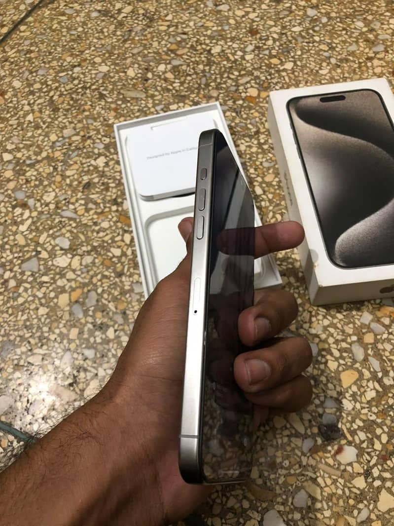 iPhone 15 Pro Max 2