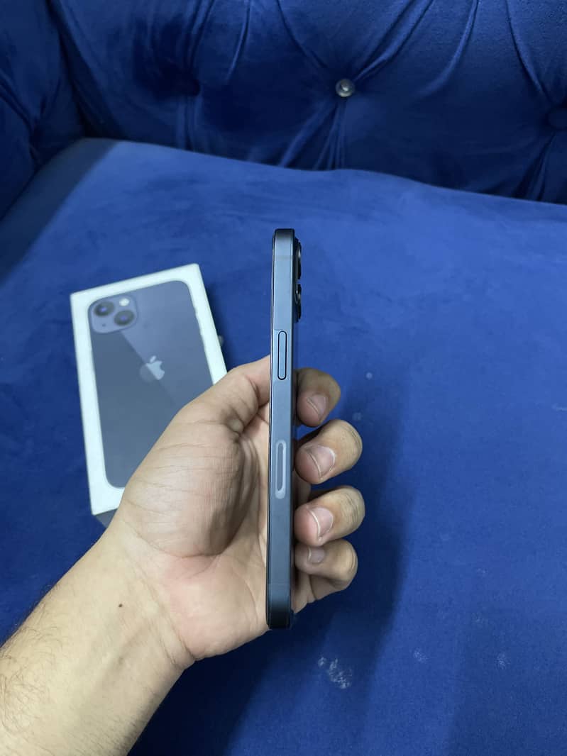 Apple iPhone 13 5