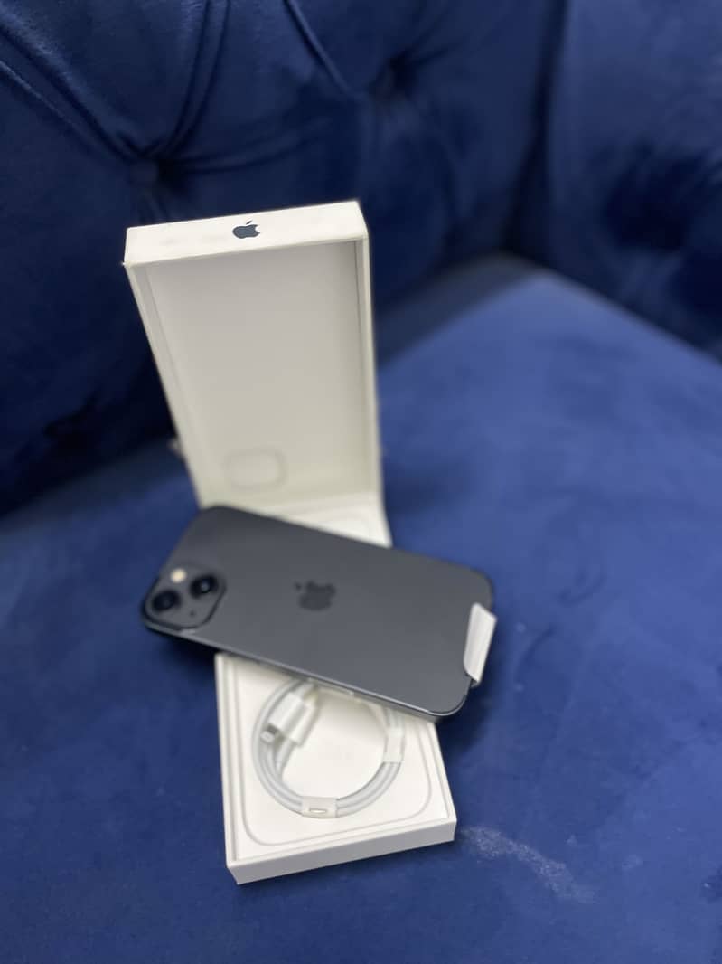Apple iPhone 13 8