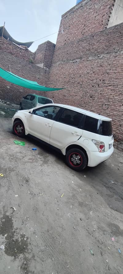 Toyota IST 2003