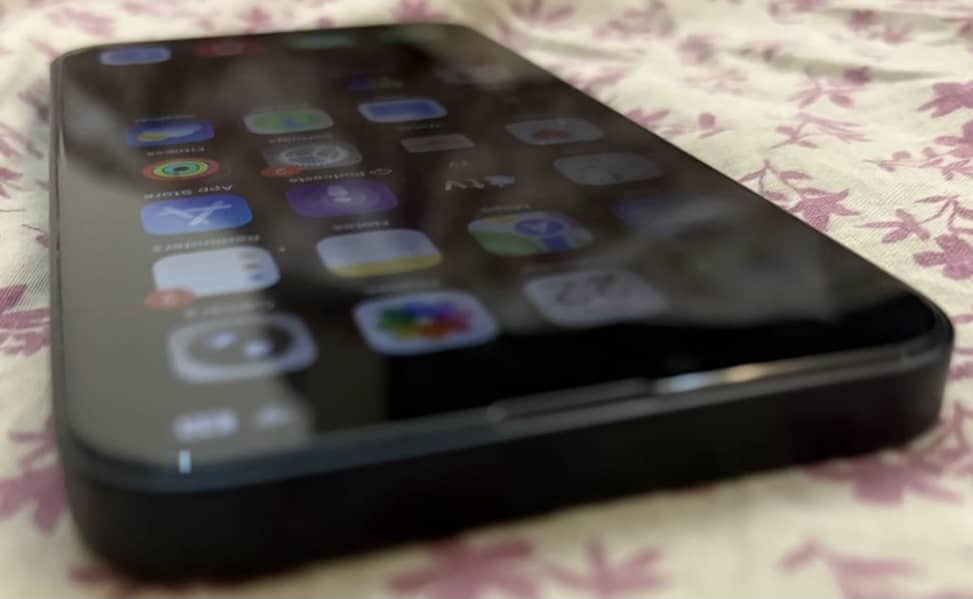 Apple iPhone 13 2