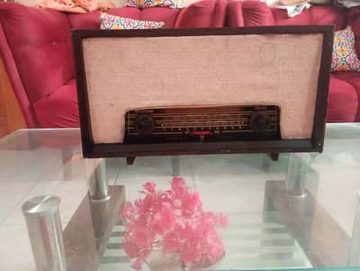 Grundig wooden body valved based radio vintage
