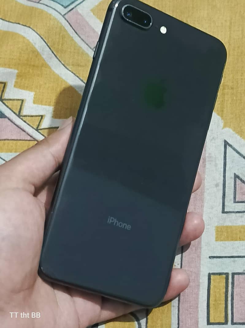 Apple iPhone 8 Plus 3