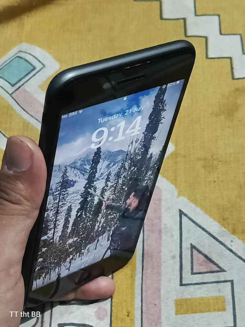 Apple iPhone 8 Plus 4