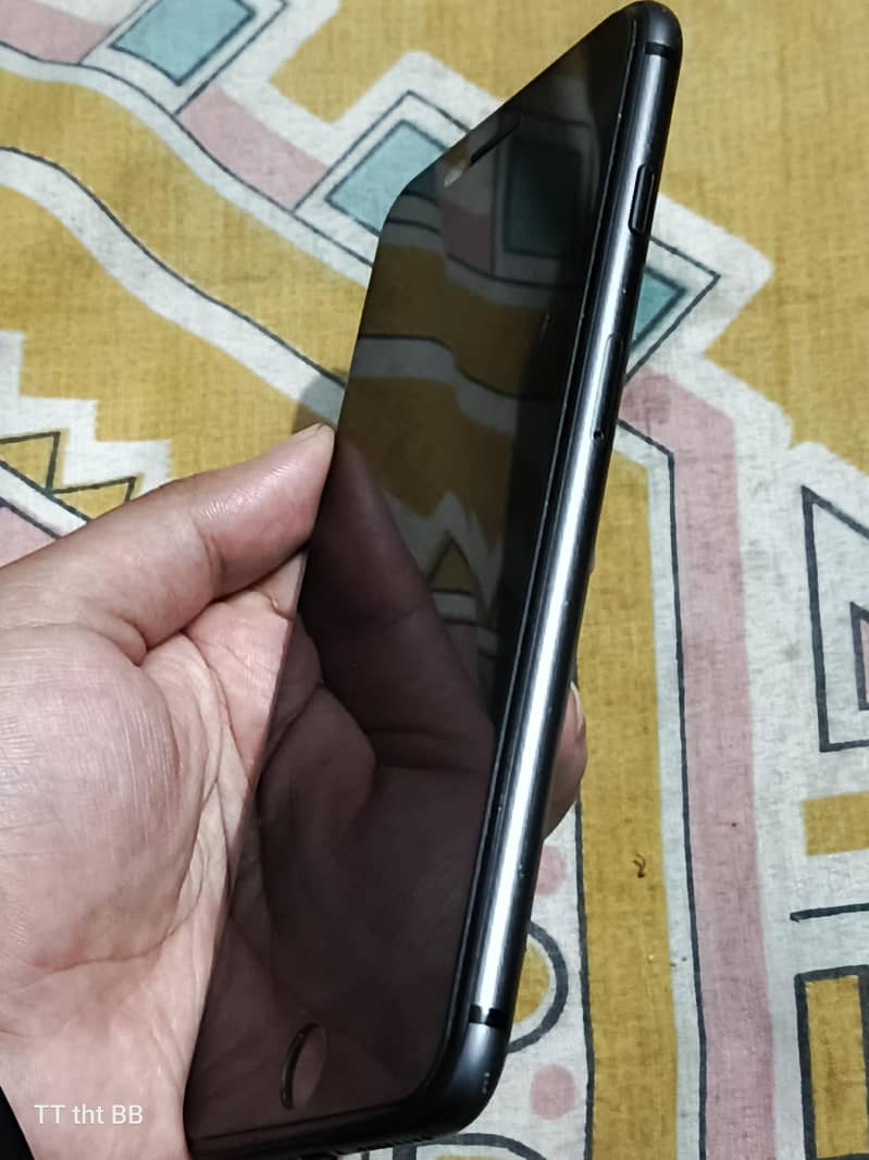 Apple iPhone 8 Plus 5
