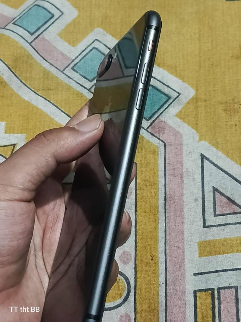 Apple iPhone 8 Plus 6