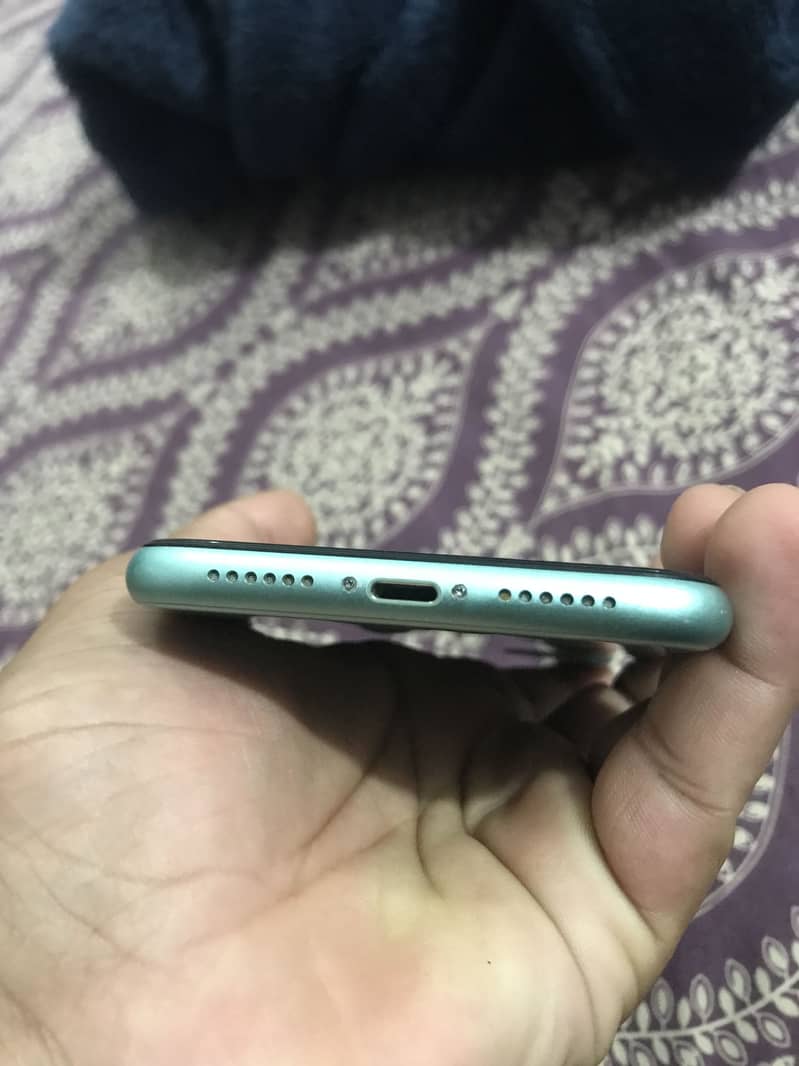 Apple iPhone 11 3