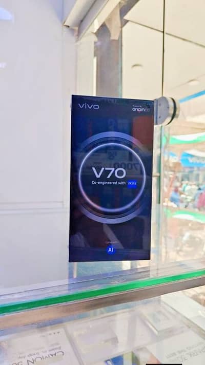 Vivo v70 Ram 12 GB room 512 GB