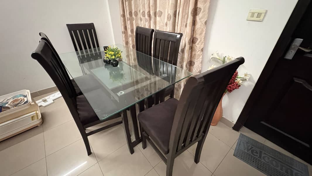 Dinning table 0