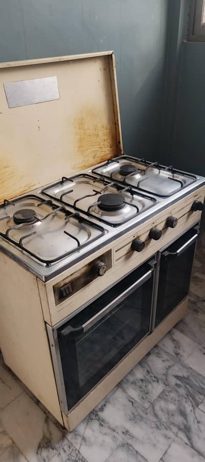 Three Burner cooking range of singer company