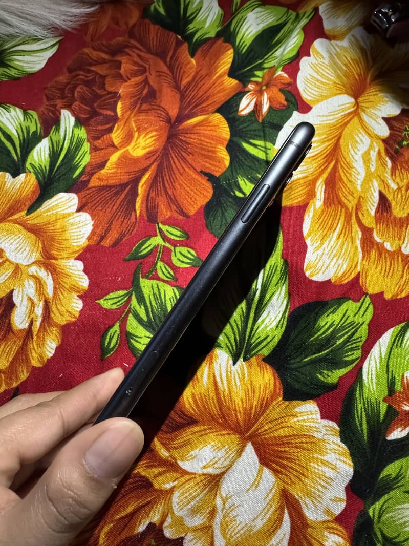 iPhone 11 5
