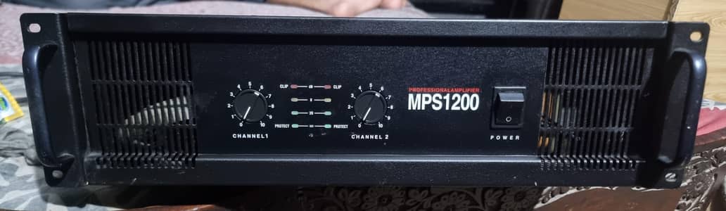BRAND NEW CONDITION PROFESSIONAL POWER AMPLIFIER