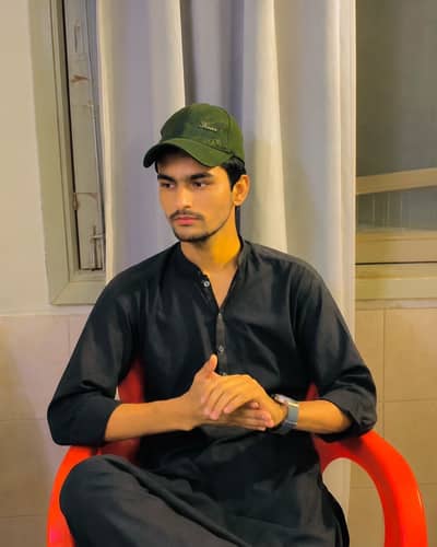 Mujhe kam ki zarorat hai WhatsApp 03092105371