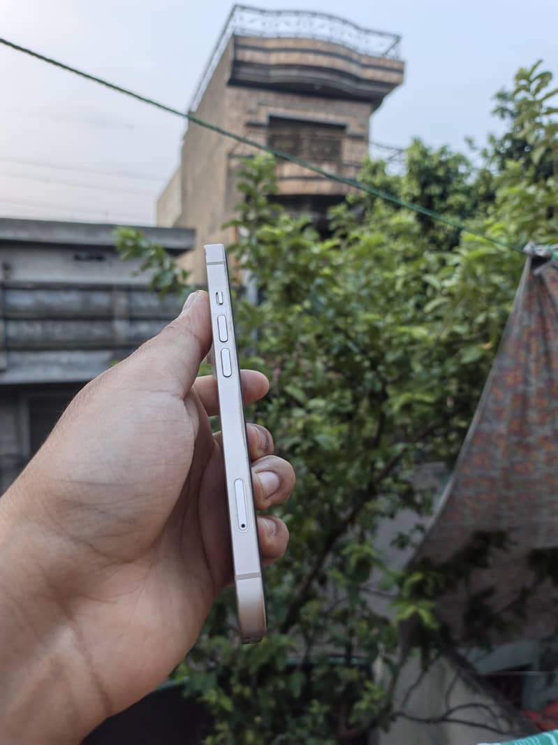 Apple iPhone 14 3