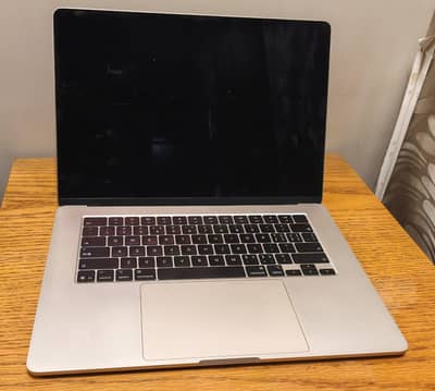 Macbook M4 Air 15 inch screen