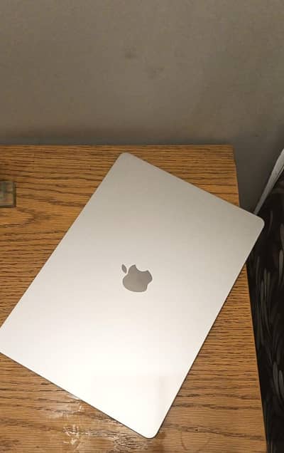 Macbook M4 Air 15 inch screen