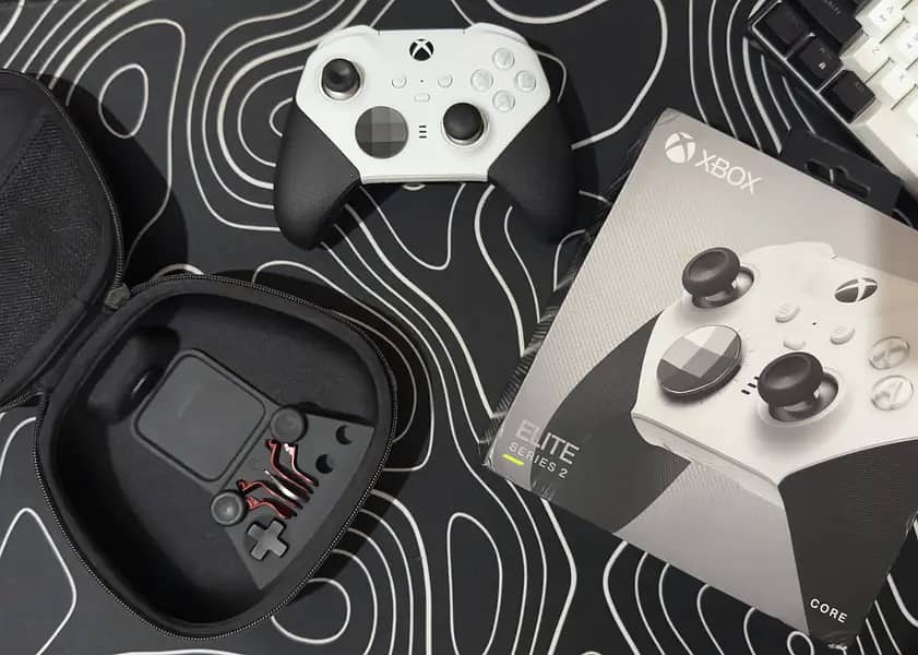 XBOX Elite series 2 controller. 1
