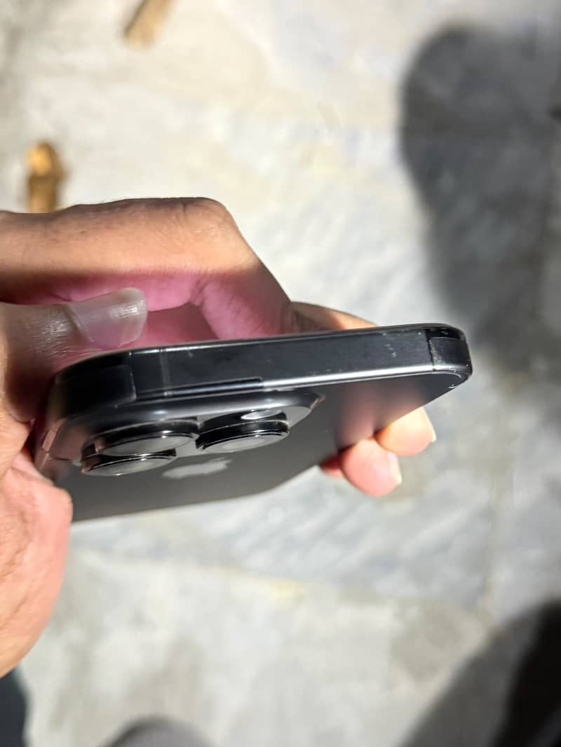 iphone 16 pro 2