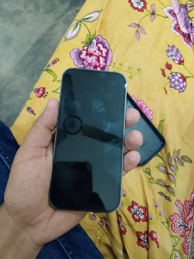Apple iPhone 14 Pro 0