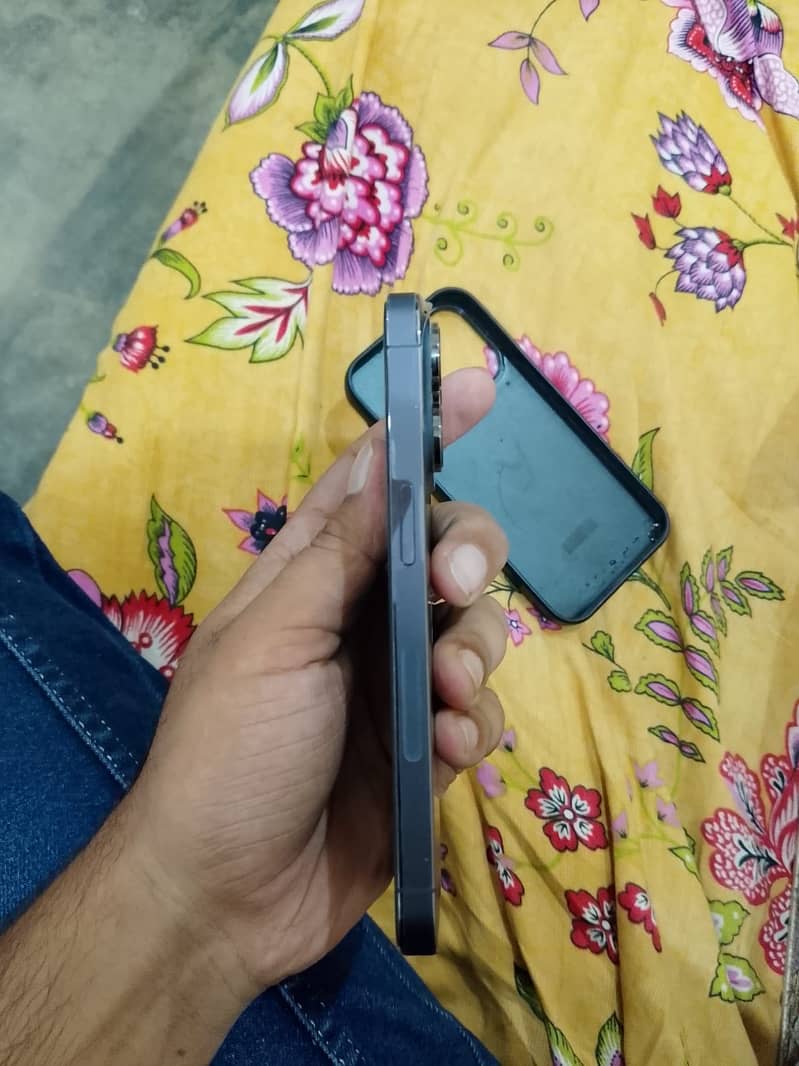 Apple iPhone 14 Pro 1