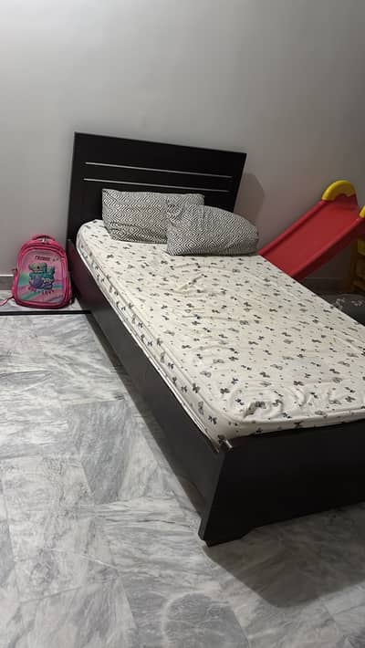 Single bed with mattress