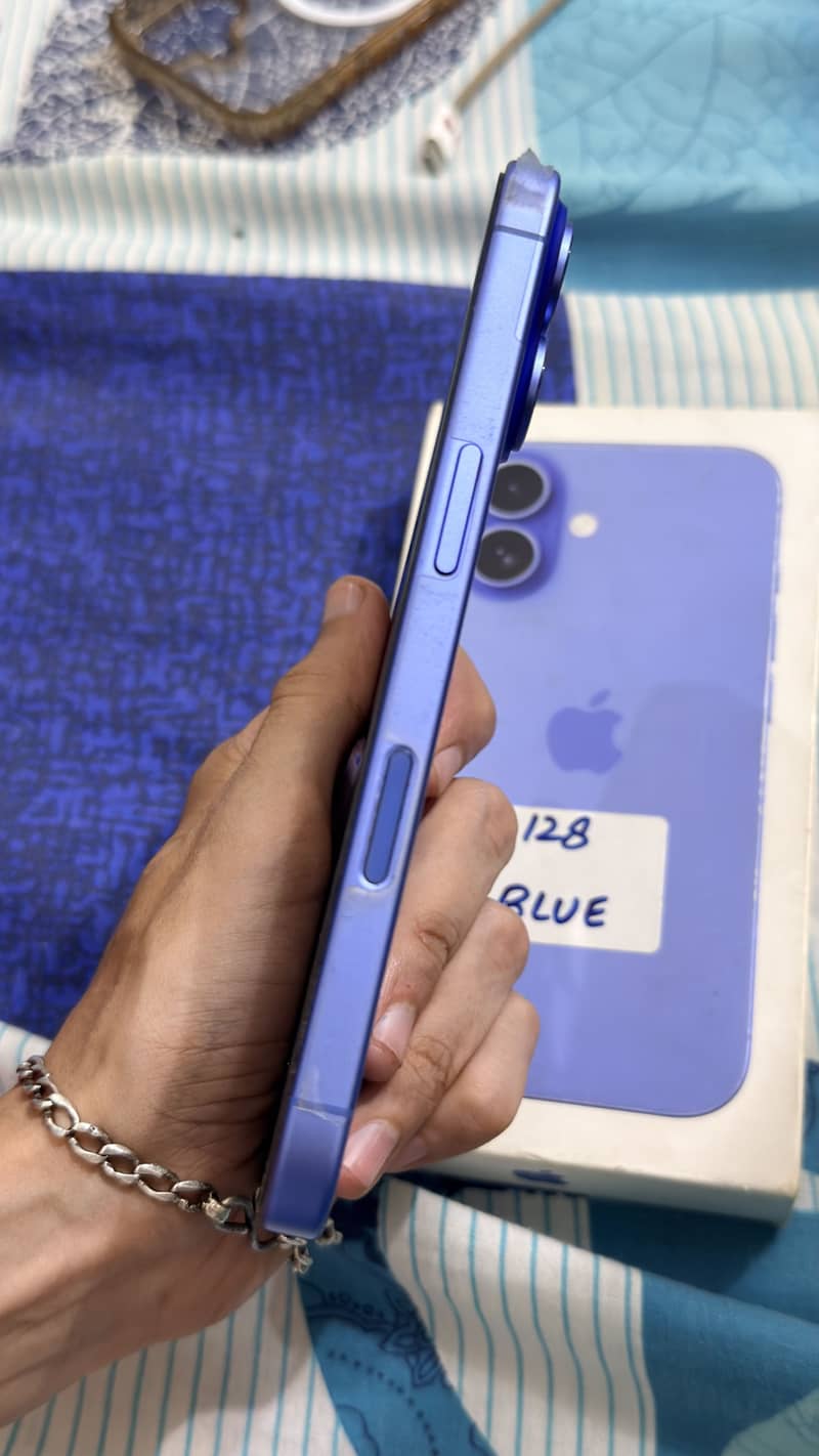 Apple iPhone 16 11