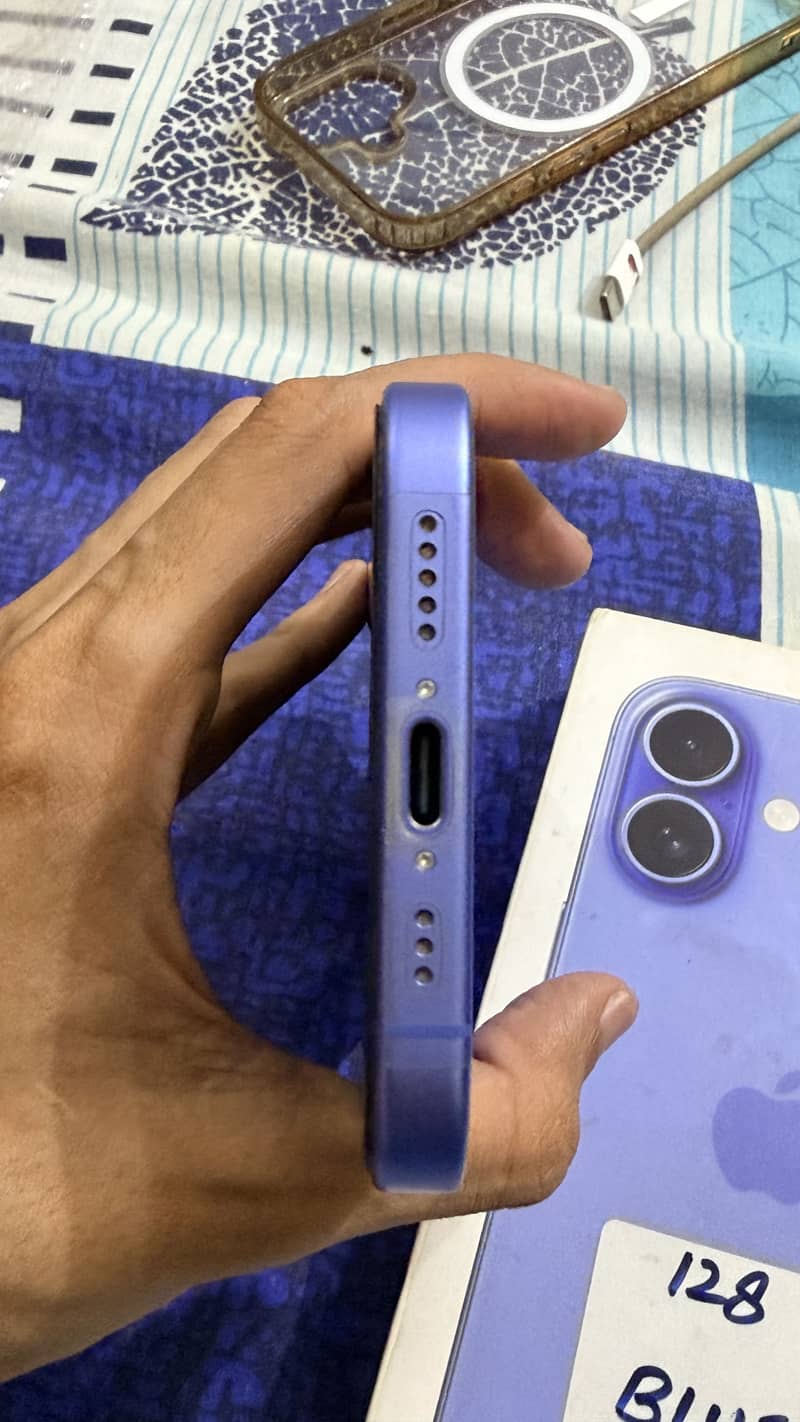 Apple iPhone 16 12