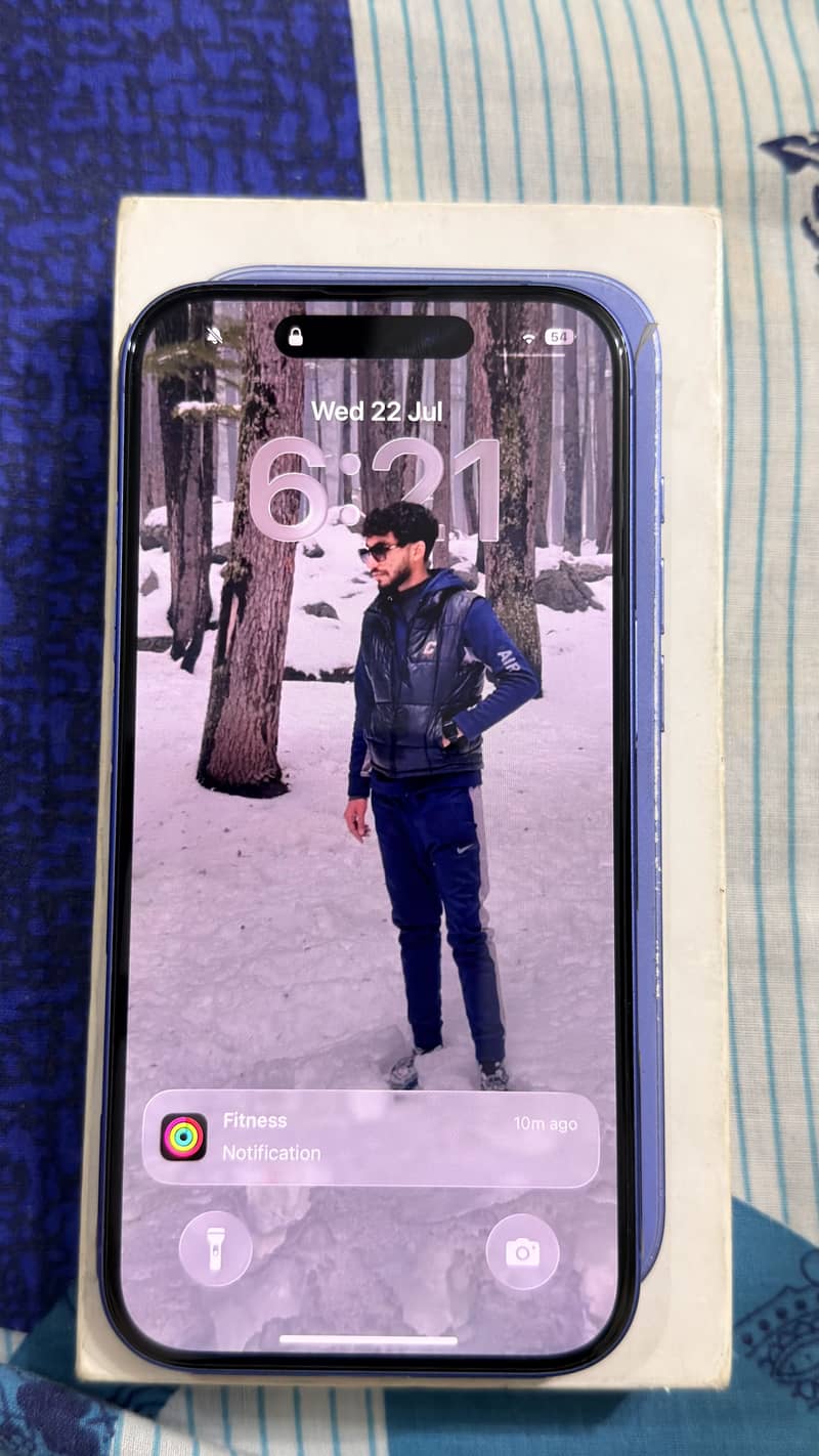 Apple iPhone 16 14
