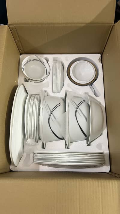 dinner set 72 piece brand new