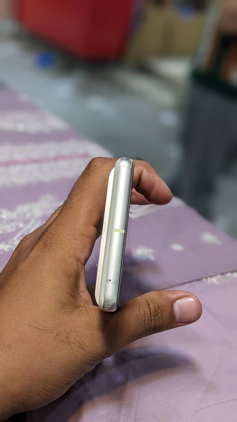 Google Pixel 6 4