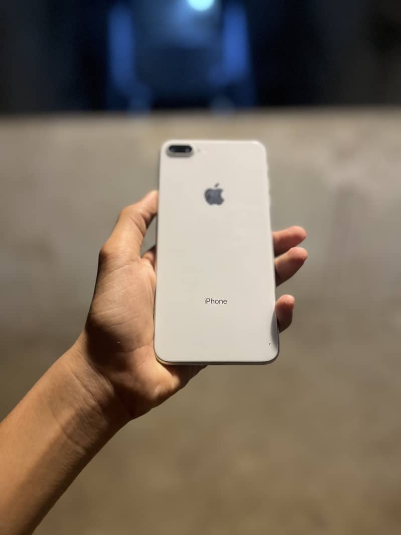 Apple iPhone 8 Plus 1
