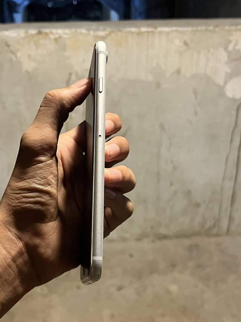 Apple iPhone 8 Plus 3